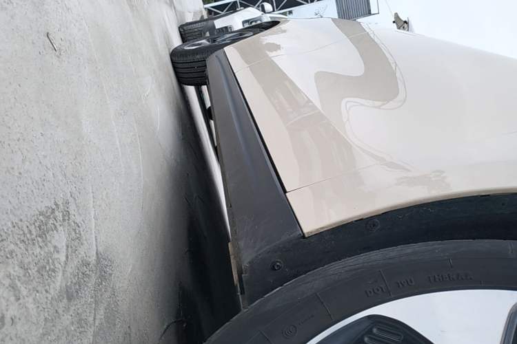 Used JAC Yiwei 3 2023 505km Air Right Side Sill