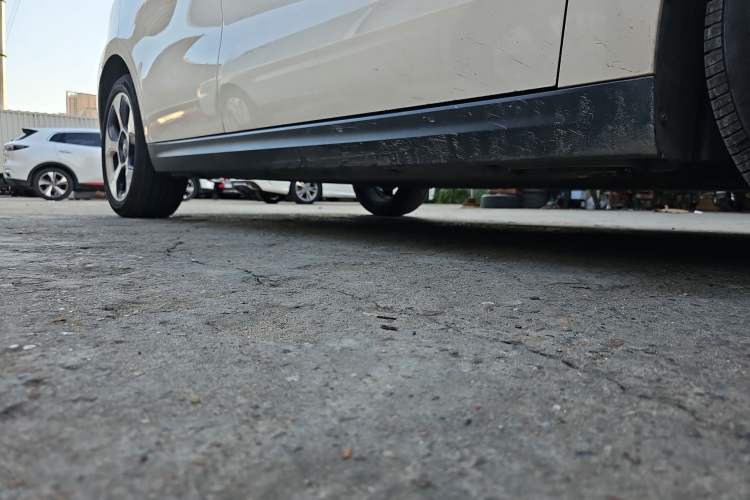 Used JAC Yiwei 3 2023 505km Pro Right Side Sill