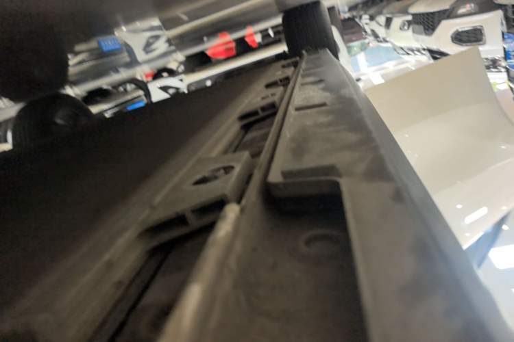 Used JAC Yiwei 3 2023 405km Air Right Side Sill