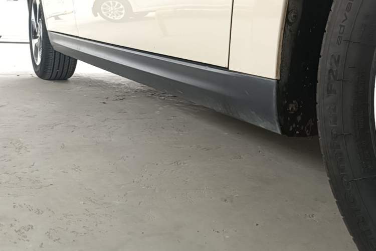 Used JAC Yiwei 3 2023 405km Air Right Side Sill