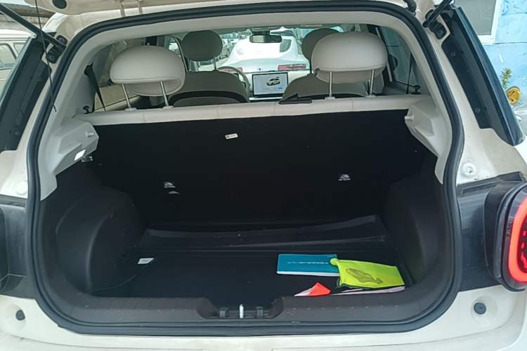 Used JAC Yiwei 3 2023 505km Air Trunk