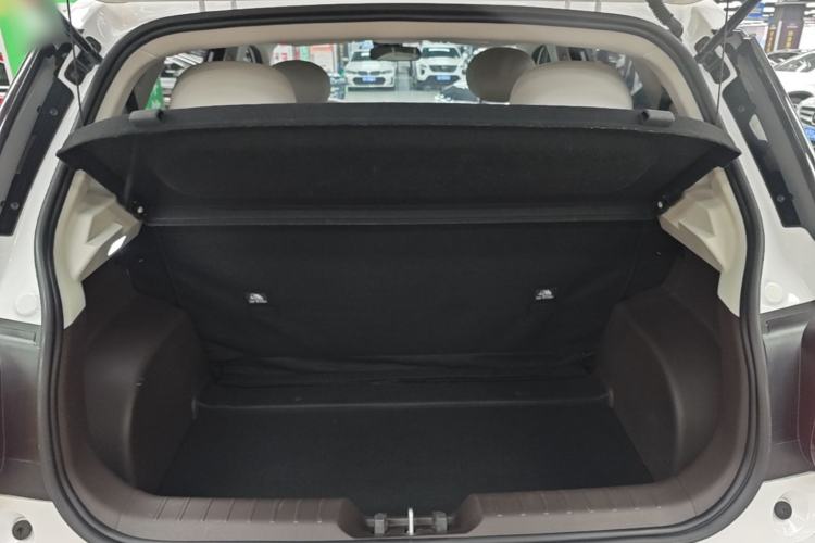 Used JAC Yiwei 3 2023 405km Air Trunk