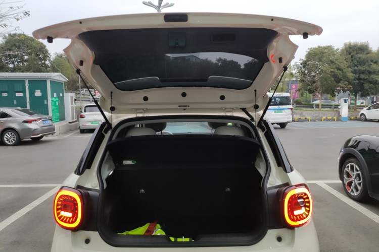 Used JAC Yiwei 3 2023 505 km Championship Edition Trunk