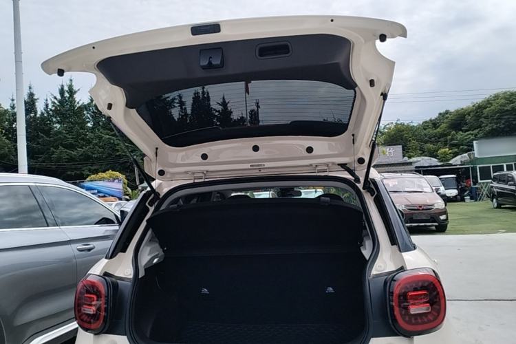 Used JAC Yiwei 3 2023 505km Air Trunk