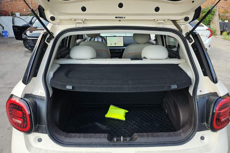 Used JAC Yiwei 3 2023 505km Pro Trunk