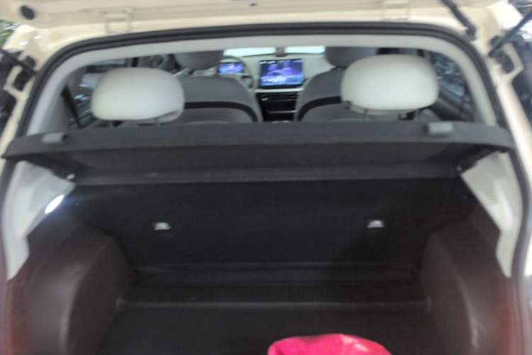 Used JAC Yiwei 3 2023 405km Air Trunk