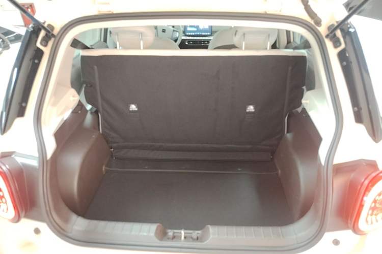 Used JAC Yiwei 3 2023 405km Air Trunk