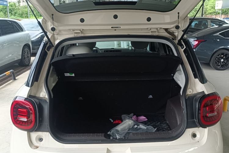 Used JAC Yiwei 3 2023 405km Air Trunk