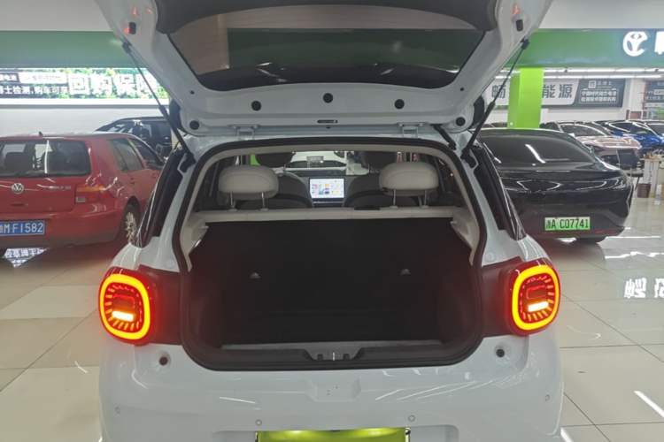 Used JAC Yiwei 3 2023 505 km Championship Edition Trunk