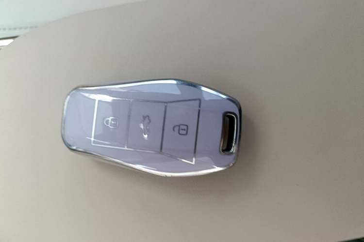 Used JAC Yiwei 3 2023 505km Air Vehicle Key