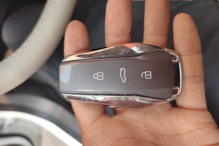 Used JAC Yiwei 3 2023 405km Lite Vehicle Key