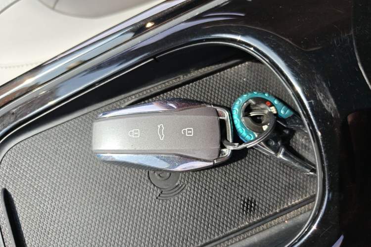 Used JAC Yiwei 3 2023 505km Pro+ Vehicle Key