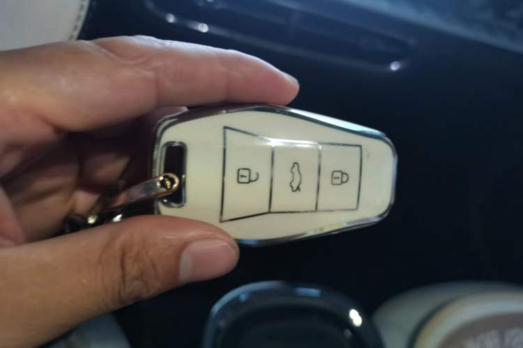 Used JAC Yiwei 3 2023 405km Air Vehicle Key
