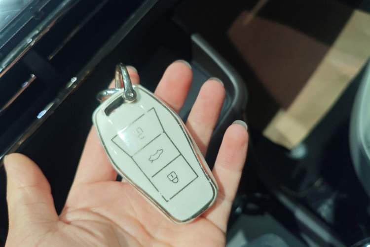 Used JAC Yiwei 3 2023 405km Pro Vehicle Key