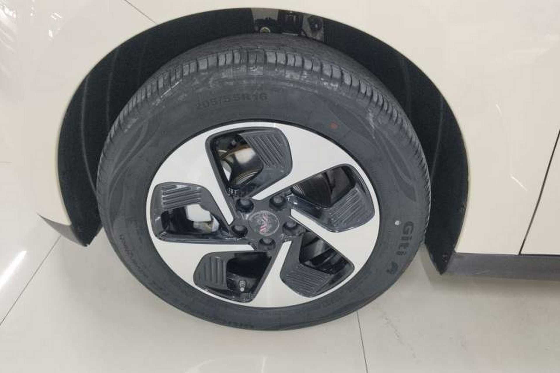 Used JAC Yiwei 3 2023 405km Pro Exterior 4
