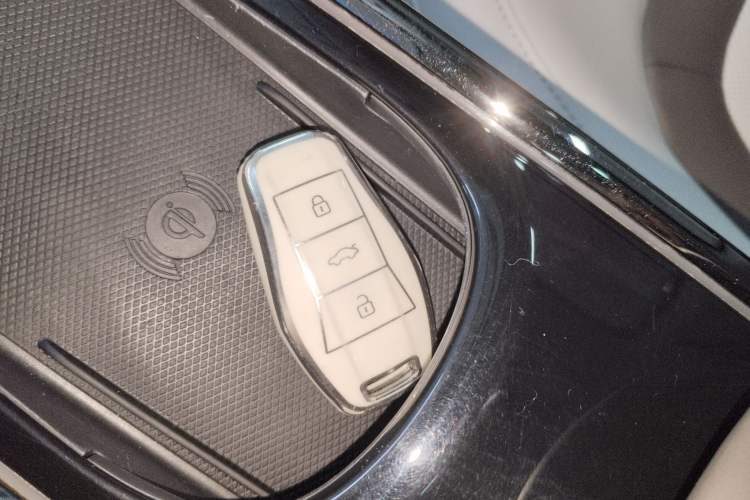 Used JAC Yiwei 3 2023 405km Pro Interior 1