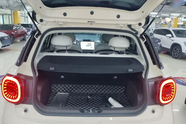 Used JAC Yiwei 3 2023 405km Pro Trunk