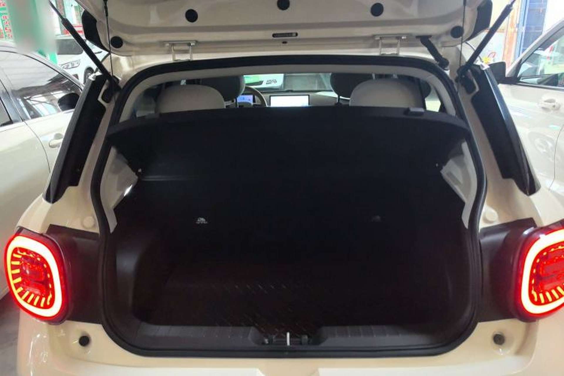 Used JAC Yiwei 3 2023 505km Air Trunk