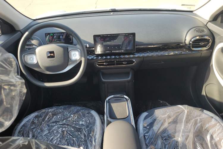 Used JAC Yiwei 3 2024 Zhi'ai Edition 330km Lite Center Console