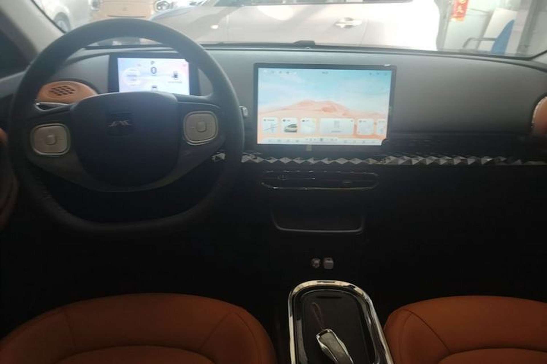 Used JAC Yiwei 3 2024 Beloved Edition 330km Air+ Center Console