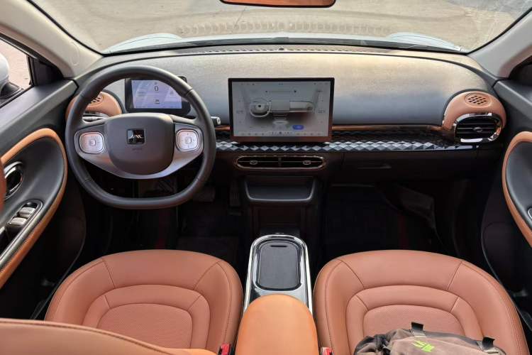 Used JAC Yiwei 3 2024 Zhiai Edition 505km Champion Version Center Console