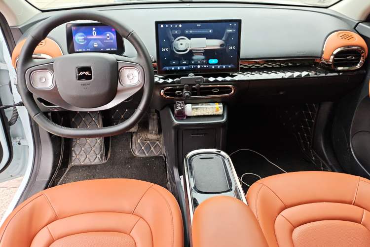 Used JAC Yiwei 3 2024 Zhi'ai Edition 330km Air Center Console