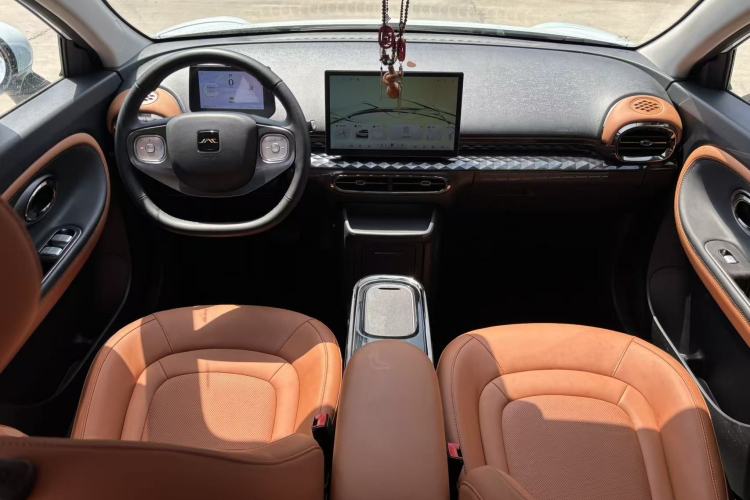 Used JAC Yiwei 3 2024 Zhiai Edition 505km Champion Version Center Console