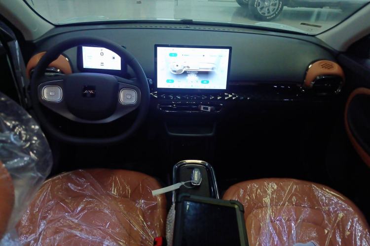 Used JAC Yiwei 3 2024 Zhi'ai Edition 330km Air Center Console
