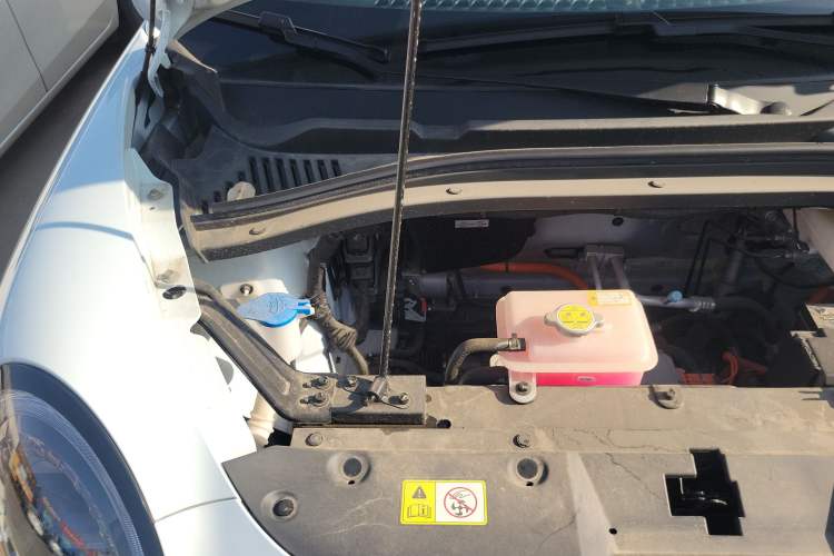 Used JAC Yiwei 3 2024 Zhi'ai Edition 330km Lite Engine Bay Right