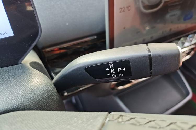 Used JAC Yiwei 3 2024 Zhiai Edition 505km Champion Version Gear Lever