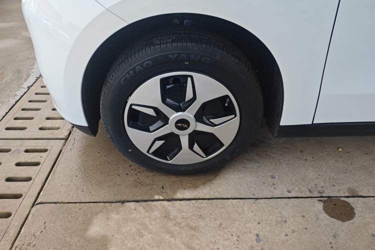 Used JAC Yiwei 3 2024 Zhi'ai Edition 330km Lite Left Front Wheel Hub