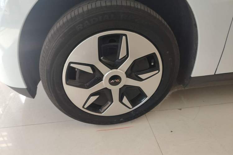 Used JAC Yiwei 3 2024 Beloved Edition 330km Air+ Left Front Wheel Hub