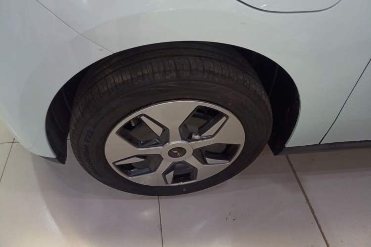 Used JAC Yiwei 3 2024 Zhi'ai Edition 330km Air Left Front Wheel Hub