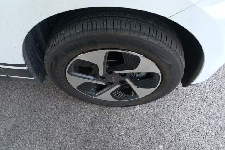 Used JAC Yiwei 3 2024 Zhi'ai Edition 330km Air Right Front Wheel Hub