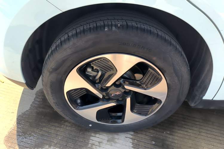Used JAC Yiwei 3 2024 Zhiai Edition 505km Champion Version Right Rear Wheel Hub
