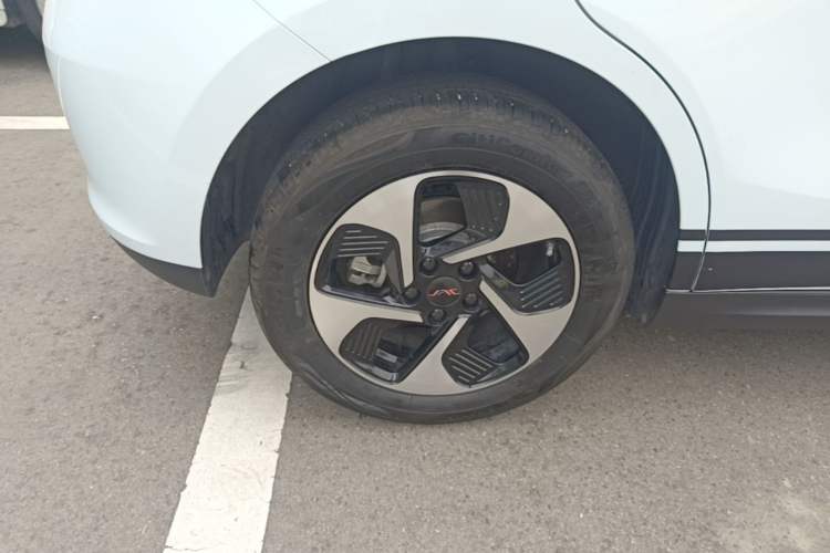 Used JAC Yiwei 3 2024 Zhi'ai Edition 330km Air Right Rear Wheel Hub