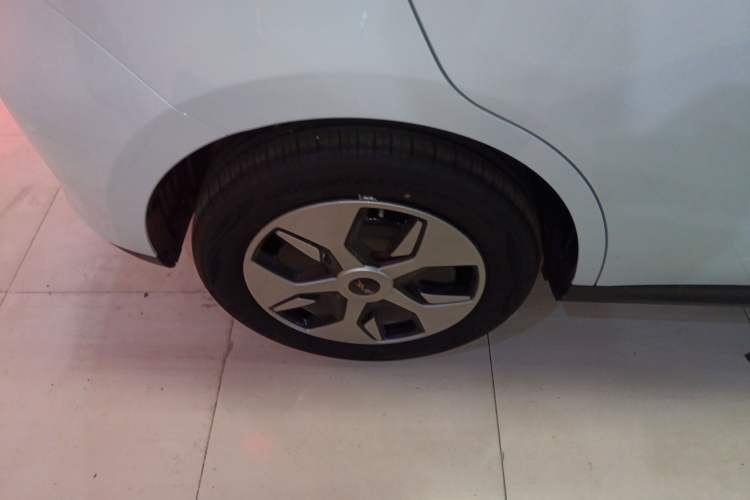 Used JAC Yiwei 3 2024 Zhi'ai Edition 330km Air Right Rear Wheel Hub