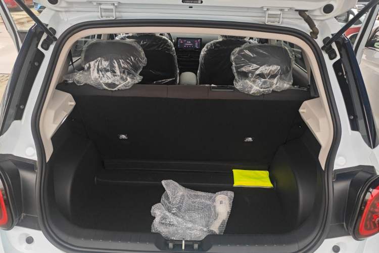 Used JAC Yiwei 3 2024 Zhi'ai Edition 330km Lite Trunk