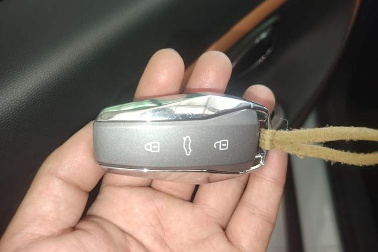 Used JAC Yiwei 3 2024 Beloved Edition 330km Air+ Vehicle Key