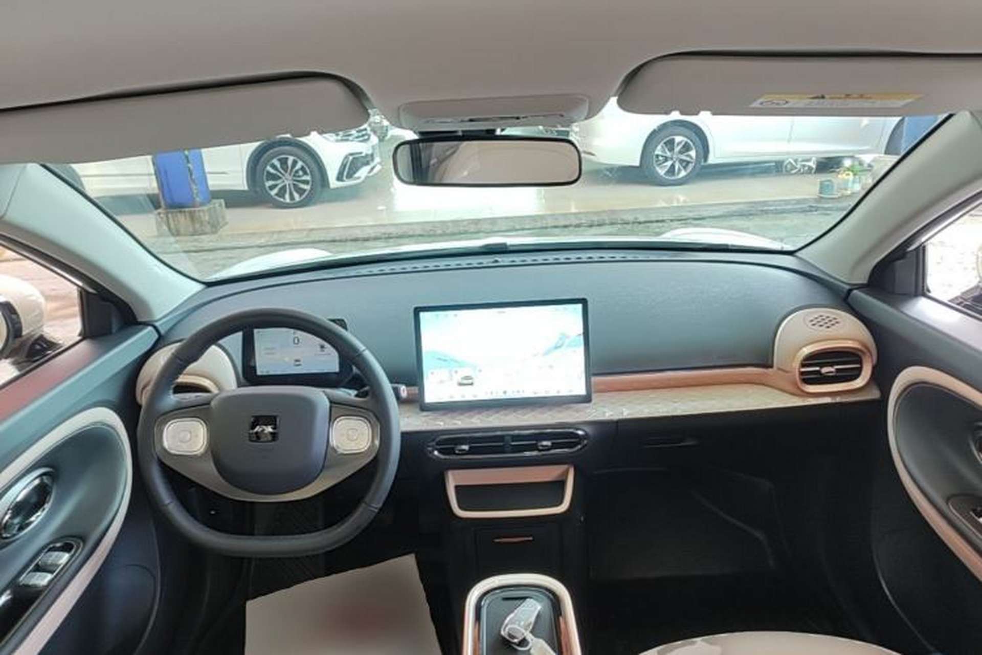 Used JAC Yiwei 3 2024 Zhiai Edition 505km Champion Version Center Console