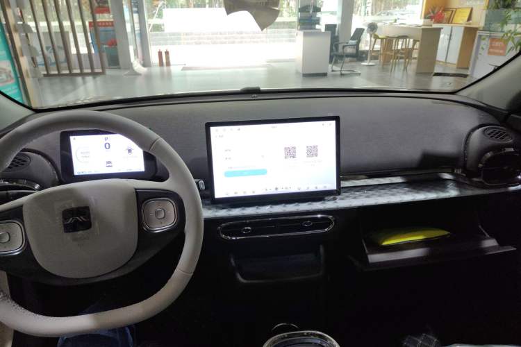 Used JAC Yiwei 3 2024 Beloved Edition 330km Air+ Interior 3