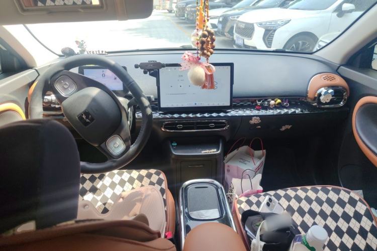 Used JAC Yiwei 3 2024 Beloved Edition 330km Air+ Center Console