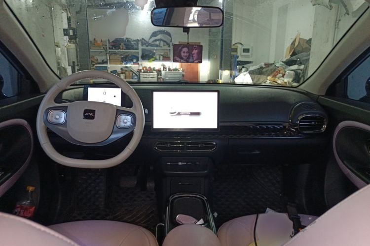 Used JAC Yiwei 3 2024 Beloved Edition 330km Air+ Center Console