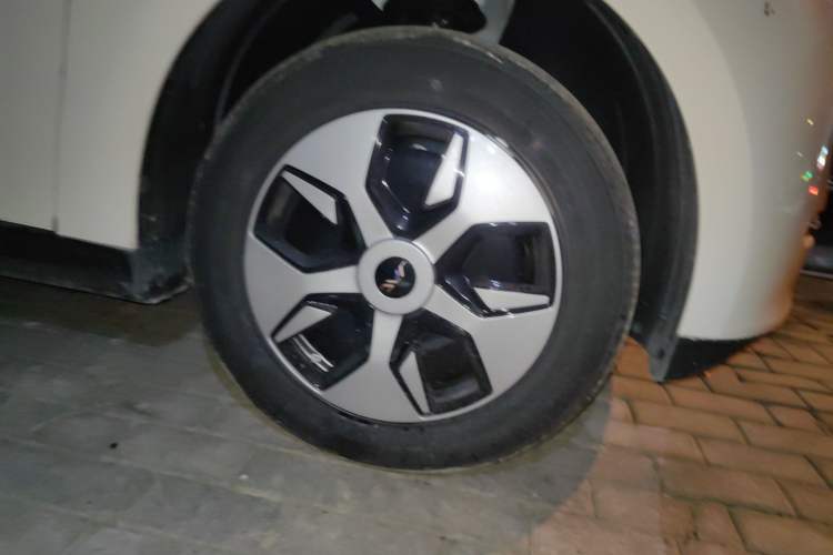 Used JAC Yiwei 3 2024 Beloved Edition 330km Air+ Right Front Wheel Hub