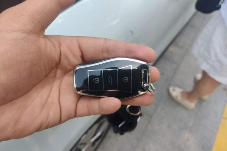 Used JAC Yiwei 3 2024 Beloved Edition 330km Air+ Vehicle Key