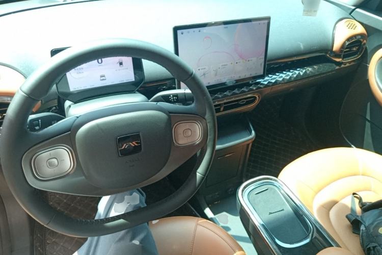 Used JAC Yiwei 3 2024 Zhi'ai Edition 330km Air Center Console