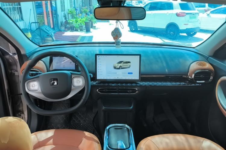 Used JAC Yiwei 3 2024 Zhi'ai Edition 330km Air Center Console