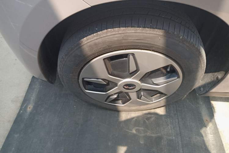 Used JAC Yiwei 3 2024 Zhi'ai Edition 330km Air Left Front Wheel Hub