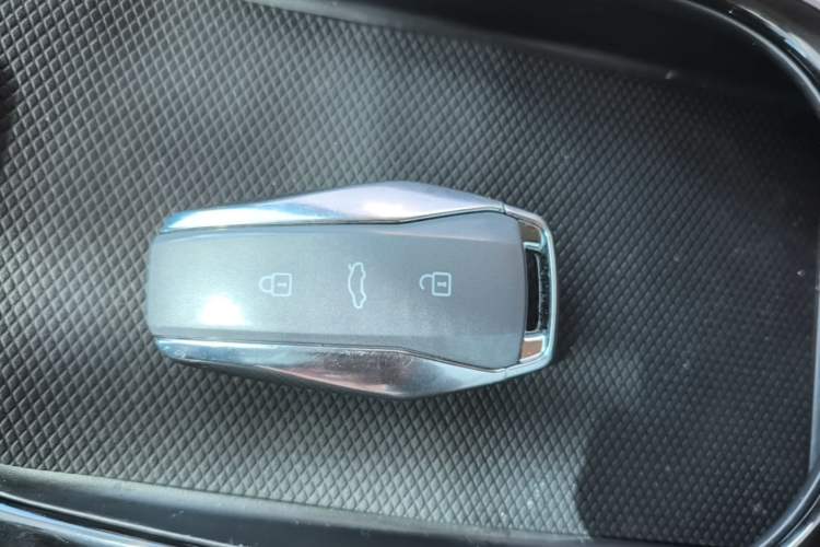 Used JAC Yiwei 3 2024 Zhi'ai Edition 330km Air Vehicle Key