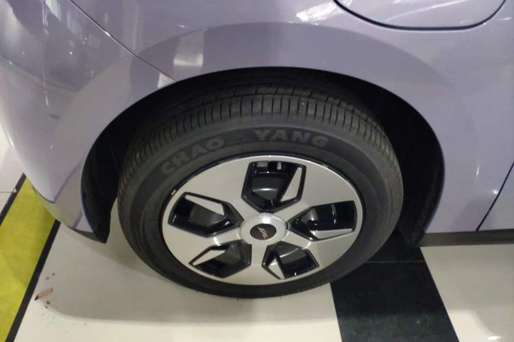 Used JAC Yiwei 3 2024 Zhi'ai Edition 330km Lite Left Front Wheel Hub